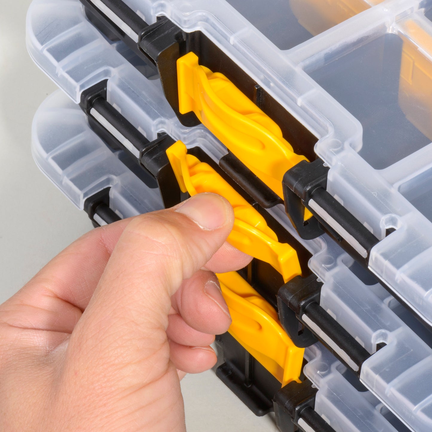 Profi-Sortimentskasten mit Verbindungsclips und flexiblen Trennstegen