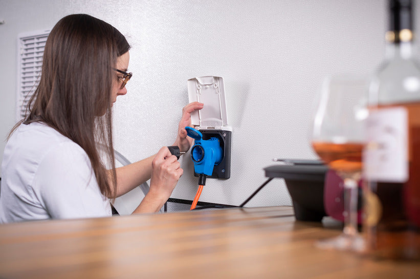 Adapter-Leitung 1.5m H07RN-F3G2.5 Schuko Stecker / Winkelkupplung