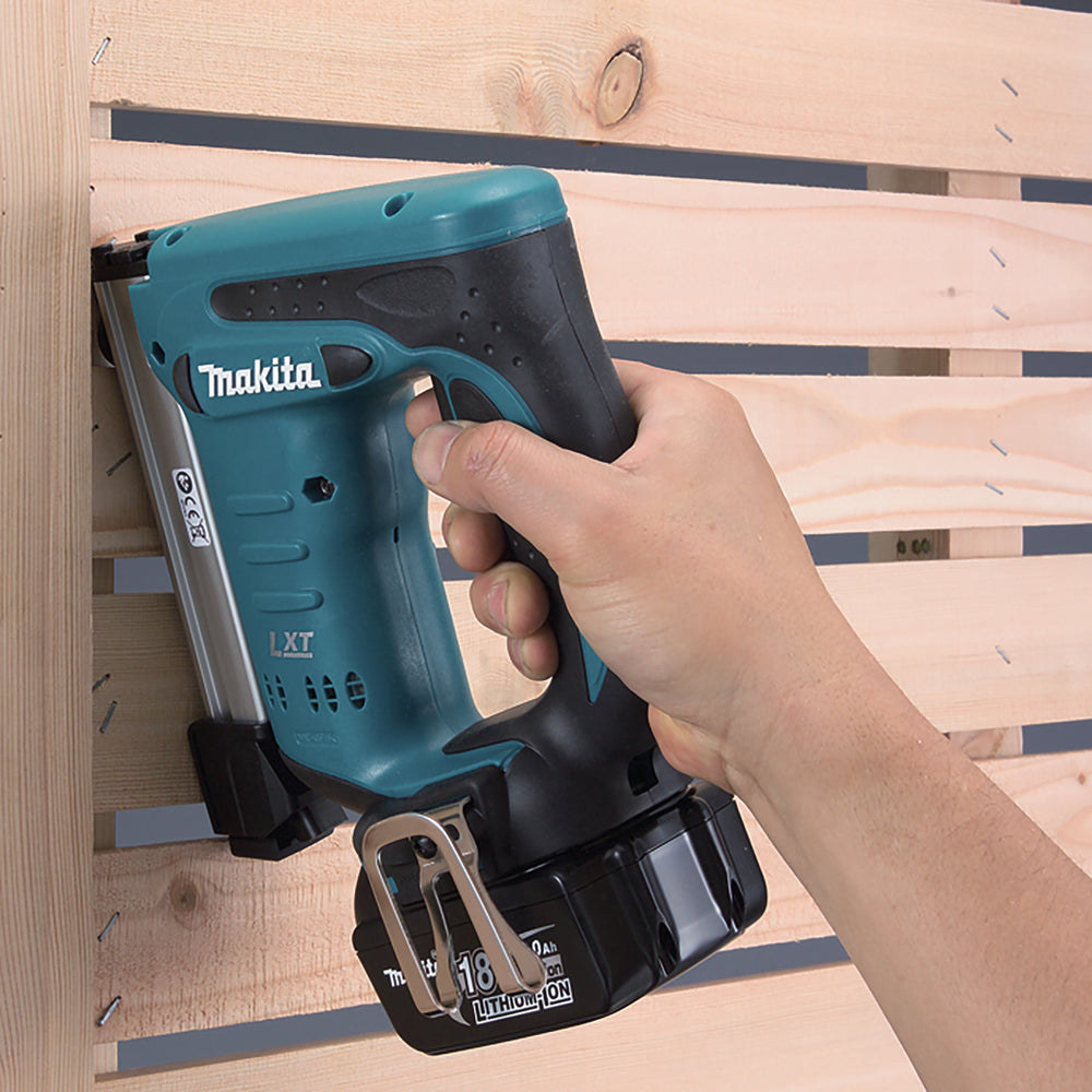 Makita Akku-Tacker DST221Z