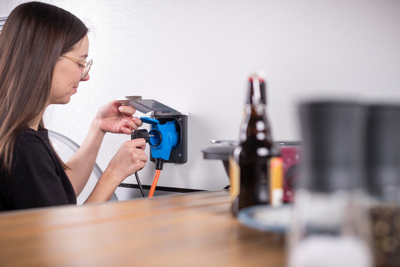 Adapter-Leitung 1.5m H07RN-F3G2.5 Stecker CEE230V / Winkelkupplung