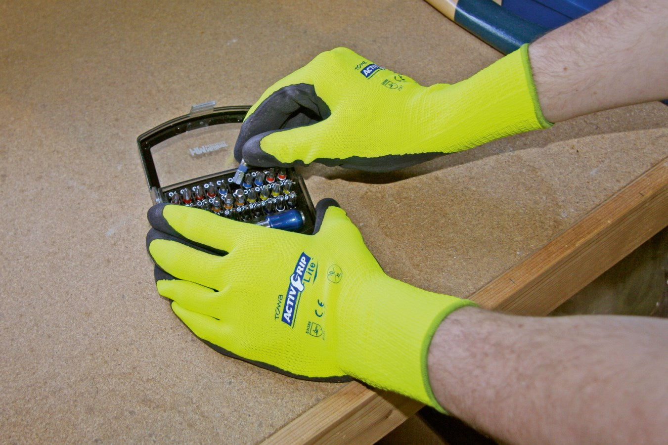 Kerbl Handschuh "ActivGrip" Lite | Gr.9 (L) gelb