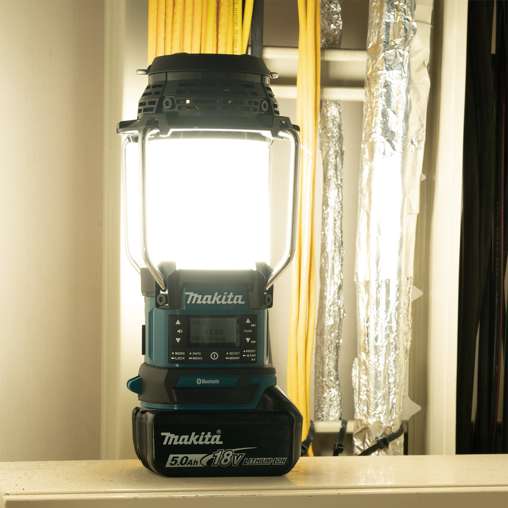 Makita Radio mit Laterne DMR056Z | FM/DAB+ | 310 lm
