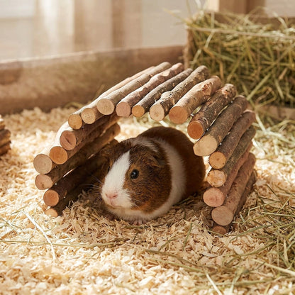 Nagerglück Flexible Holzbrücke für Kleintiere 50x30 cm, biegbare Nagerbrücke aus Rindenholz für Kaninchen, Meerschweinchen, Hasen, Hamster und Ratten, Klettersteg & Tunnel fürs Gehege - Position 3